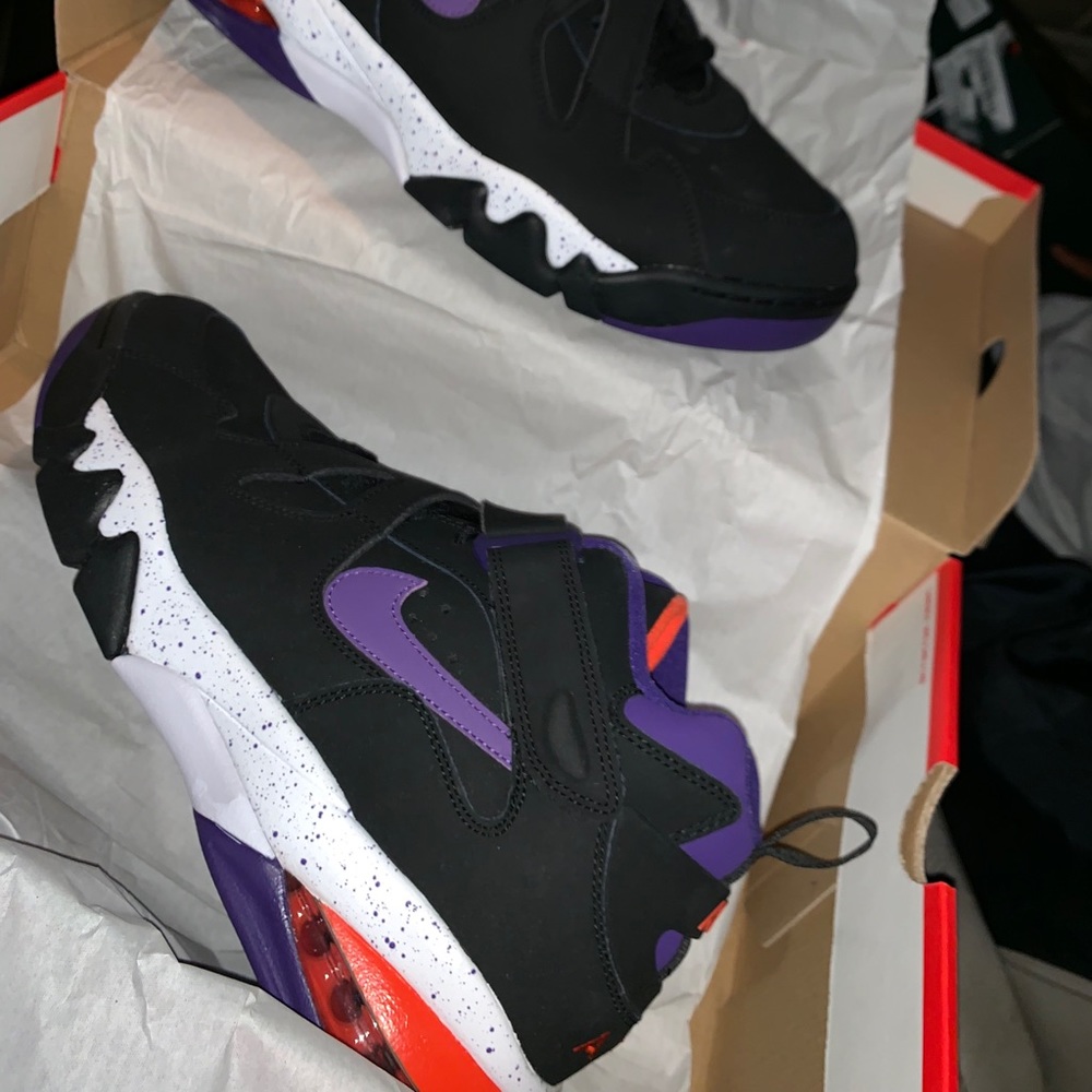 Nike BRAND NEW IN BOX